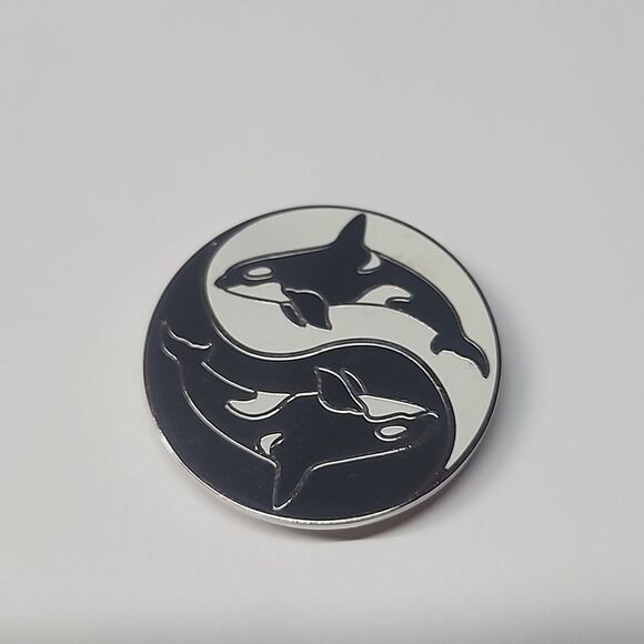 Yin Yang Orca magnet - Picture 1 of 3